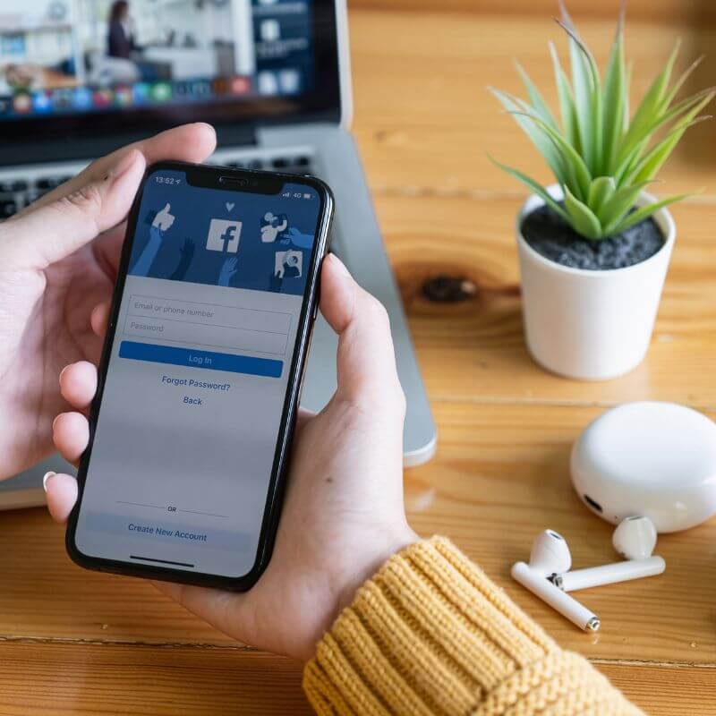 Prowadzenie Facebooka firmy przez agencję social media